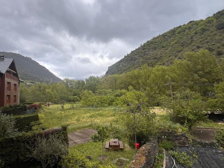Cal Mestre - L'Amfitriona Rialp Ngoại thất bức ảnh